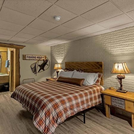 Stonegate Lodge King Bed Wifi 50In Roku Tv Salt Water Pool Room #102 Eureka Springs Ngoại thất bức ảnh