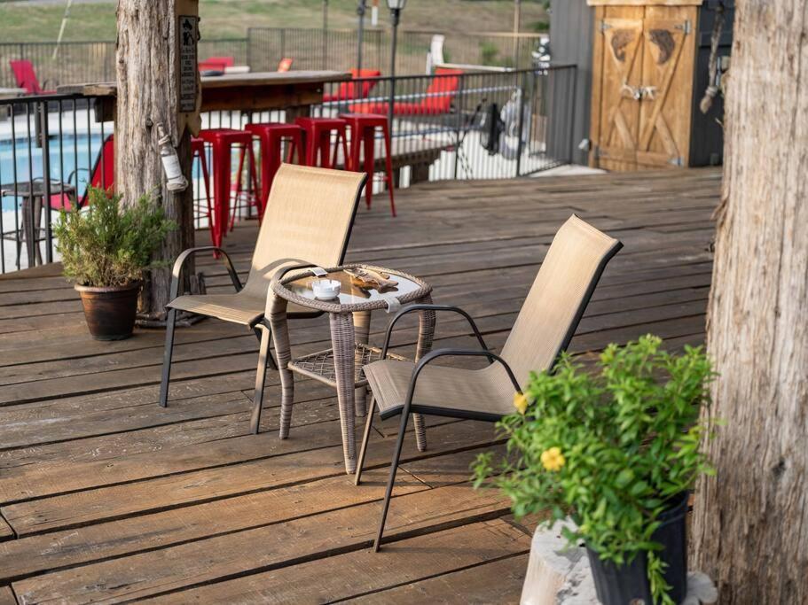 Stonegate Lodge King Bed Wifi 50In Roku Tv Salt Water Pool Room #102 Eureka Springs Ngoại thất bức ảnh