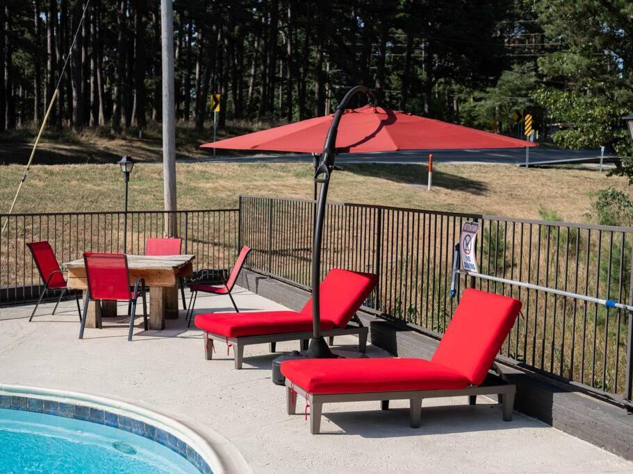 Stonegate Lodge King Bed Wifi 50In Roku Tv Salt Water Pool Room #102 Eureka Springs Ngoại thất bức ảnh