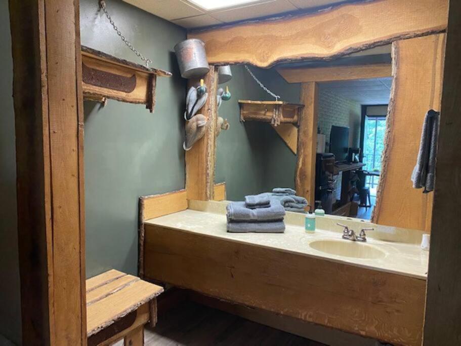 Stonegate Lodge King Bed Wifi 50In Roku Tv Salt Water Pool Room #102 Eureka Springs Ngoại thất bức ảnh