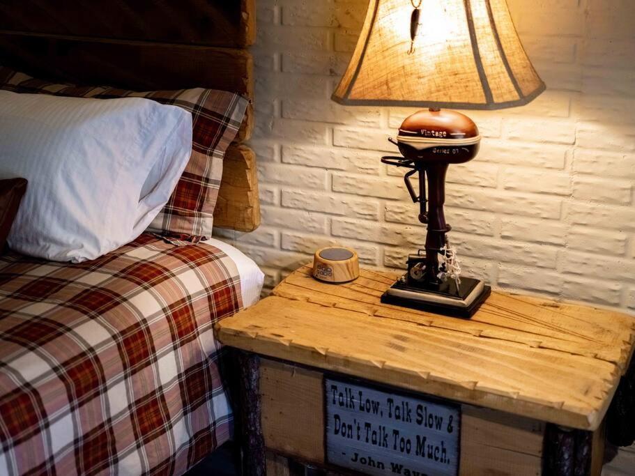Stonegate Lodge King Bed Wifi 50In Roku Tv Salt Water Pool Room #102 Eureka Springs Ngoại thất bức ảnh