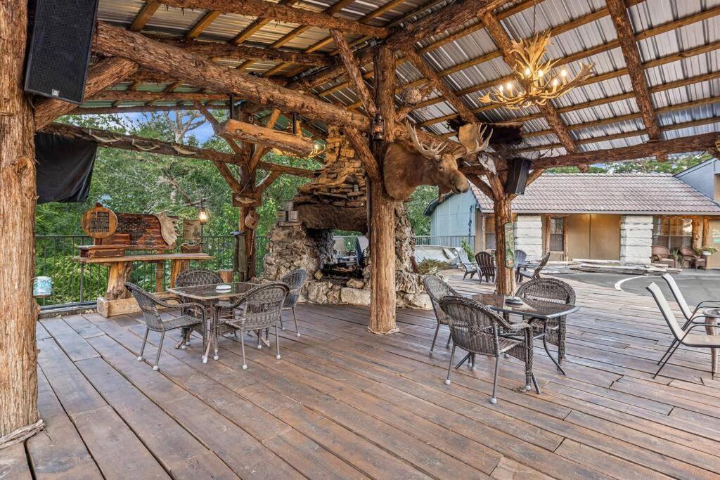 Stonegate Lodge King Bed Wifi 50In Roku Tv Salt Water Pool Room #102 Eureka Springs Ngoại thất bức ảnh