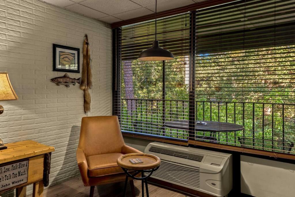 Stonegate Lodge King Bed Wifi 50In Roku Tv Salt Water Pool Room #102 Eureka Springs Ngoại thất bức ảnh